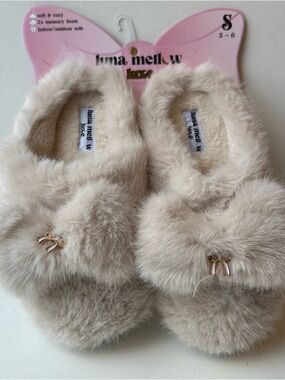 Luna Mellow Luxe Memory Foam Slippers Size 5-6 Soft Fuzzy Cozy Slip-On Tan NWT